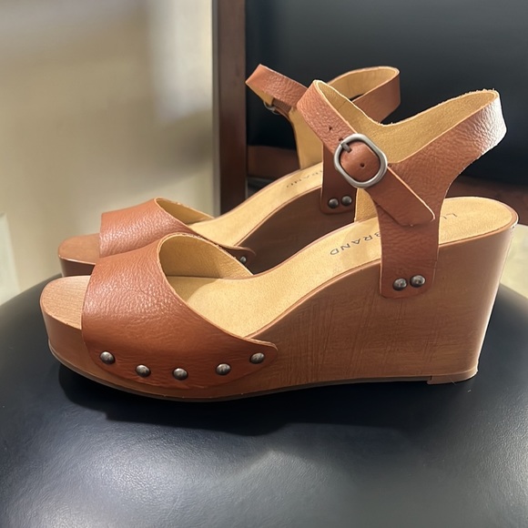 Lucky Brand Carmel Wedges - Picture 2 of 7